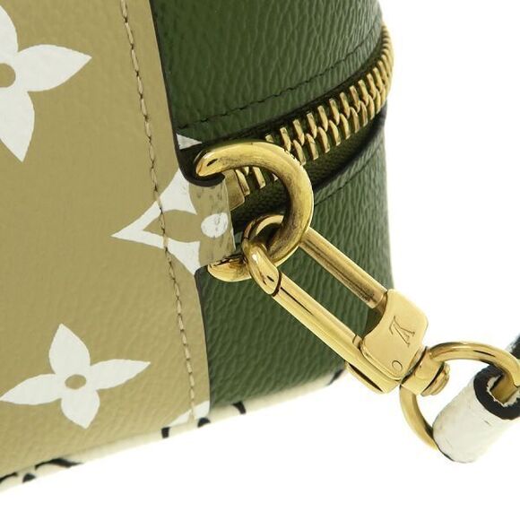 Louis Vuitton Monogram Giant Beachpo M67610 - Picture 7 of 9